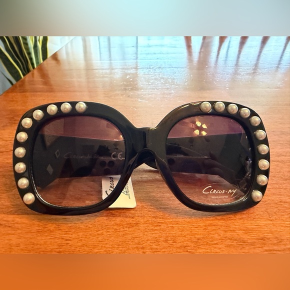Circus NY by Sam Edelman Womens Large Square Sunglasses with Pearl Detail - Picture 12 of 12